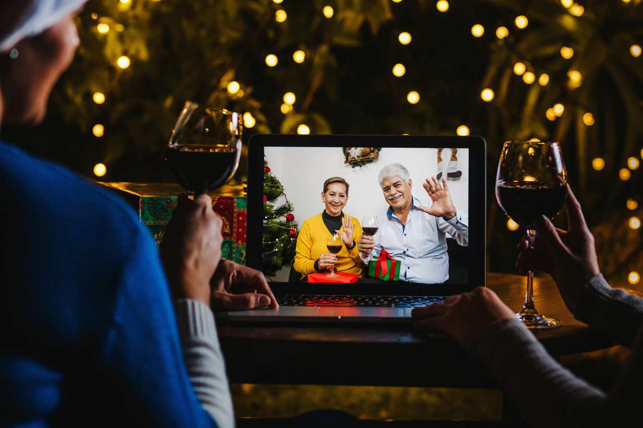 Buon Natale dalla rivista di computer (Adobe Stock)