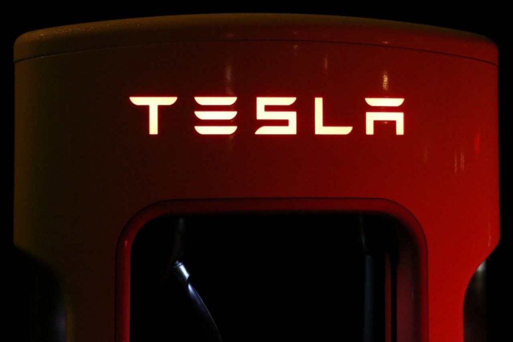 Tesla electric supercharger Musk Marte