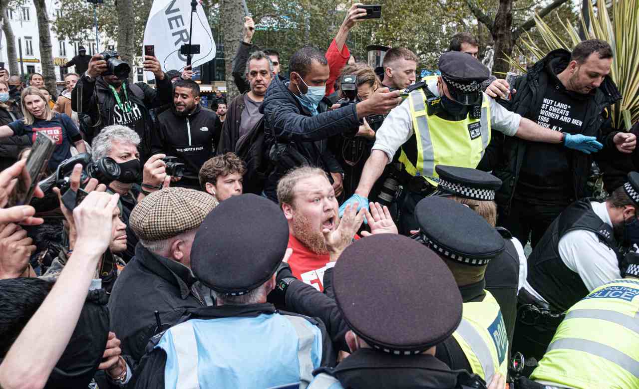 Protesta contro la condanna di Assange