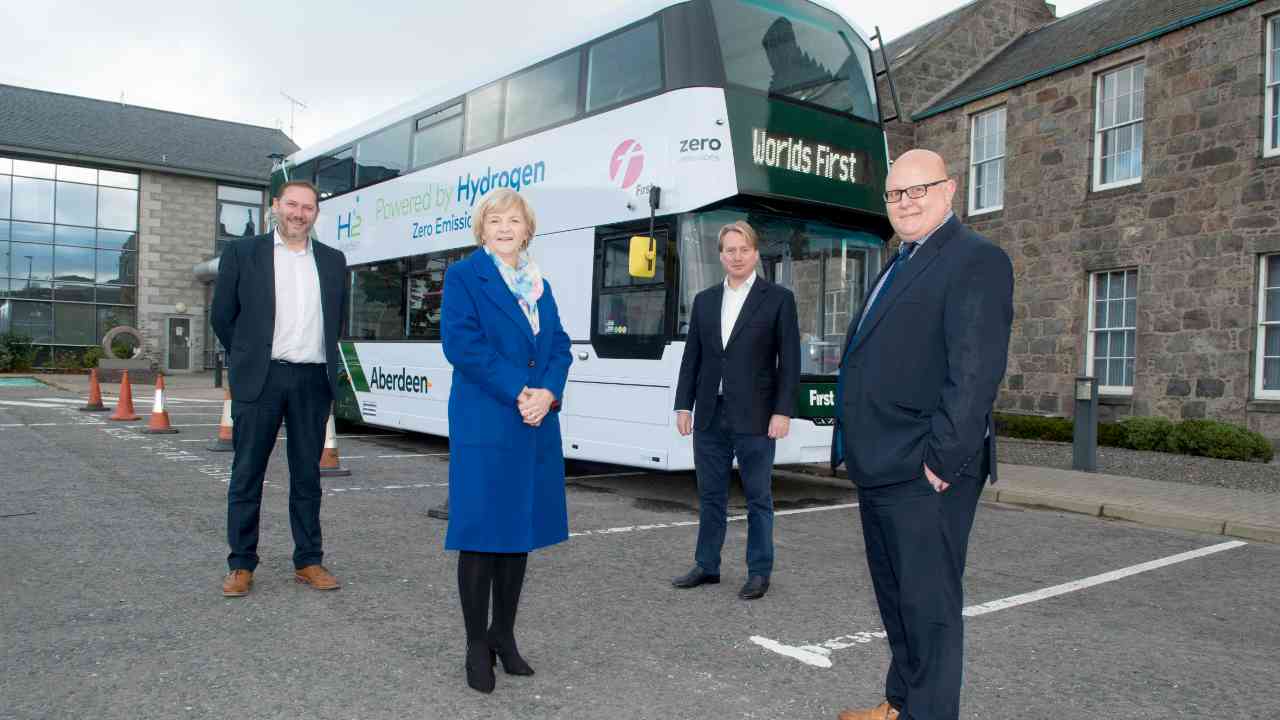 Autobus a due piani alimentati a idrogeno in Scozia