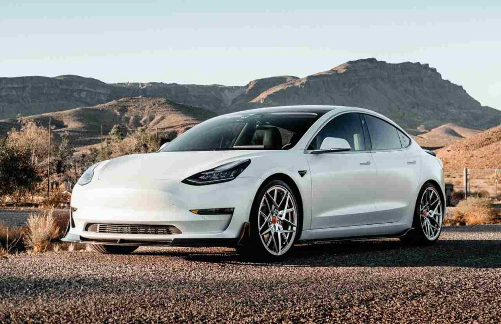 tesla model 3 Musk quanto dormo a notte