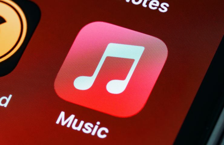 Apple multa Music small