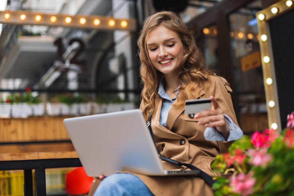 Cashback di Stato, c'è chi fa il furbo (Adobe Stock)