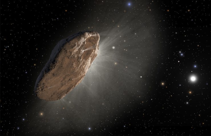 Oumuamua con la caratteristica forma a frittella