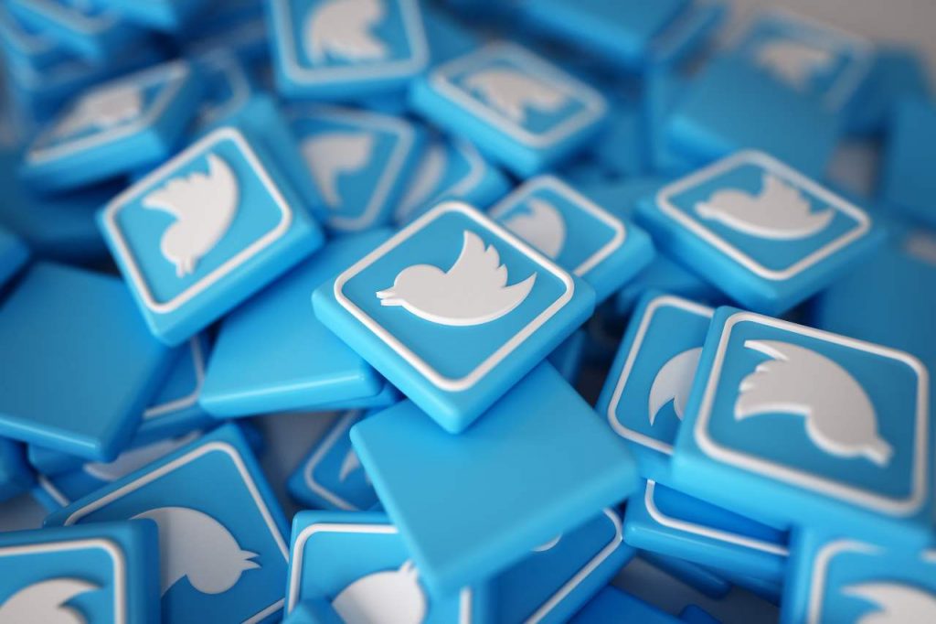 Twitter, il piano per l'e-commerce (Adobe Stock)