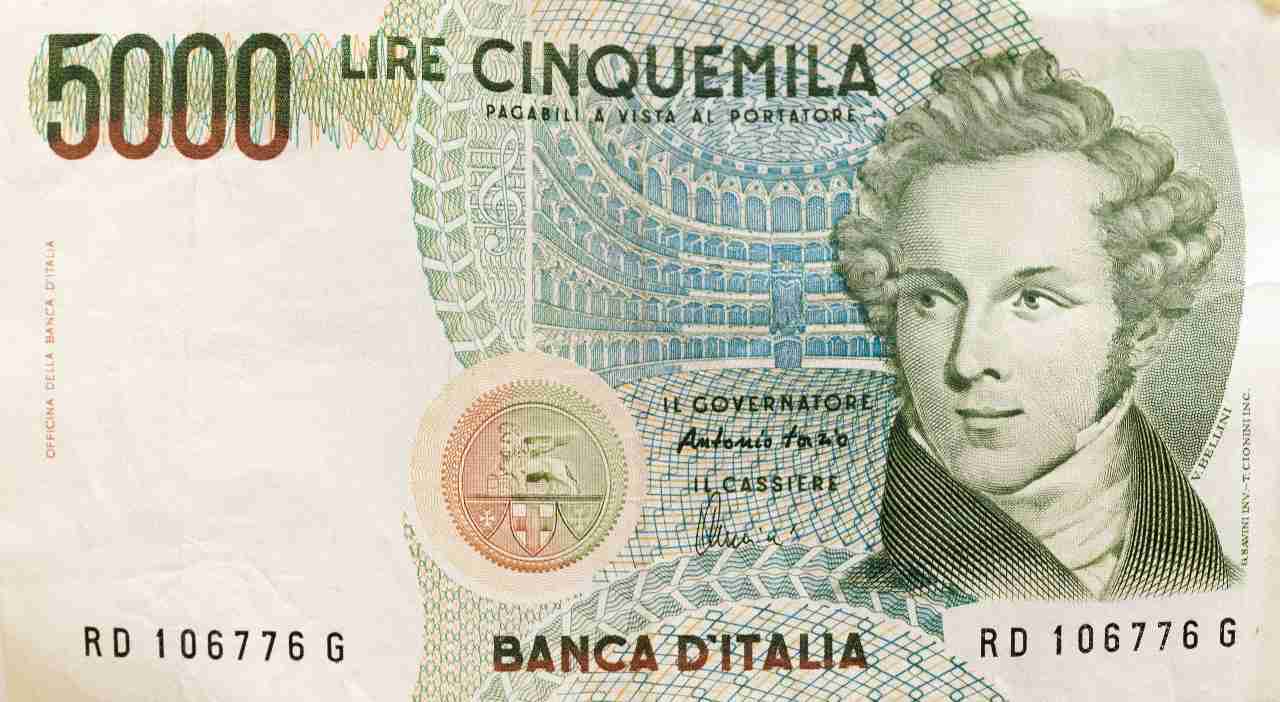 Banconota da 5.000 lire (Adobe Stock)