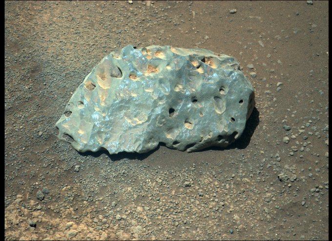 Misteriosa roccia blu su Marte