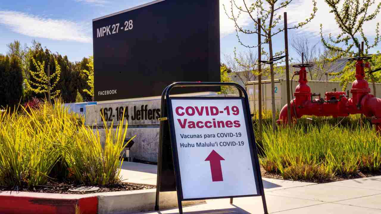 Facebook vaccinazioni Menlo Park (image from facebook.com/sheryl)