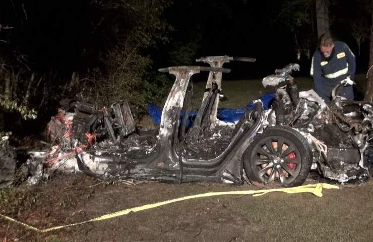 Tesla, incidente senza pilota