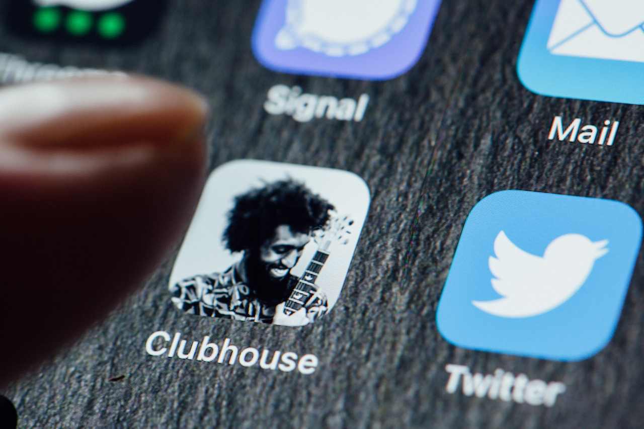 Clubhouse, app ad inviti (Adobe Stock)