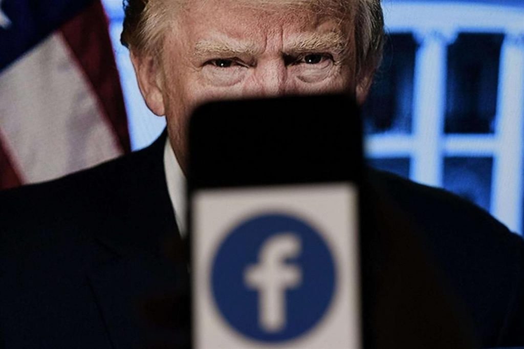 Trump ancora bloccato su Facebook (Foto Avvenire)