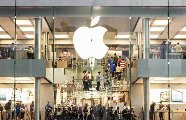 Apple Store, mascherina facoltativa per i vaccinati (Adobe Stock)