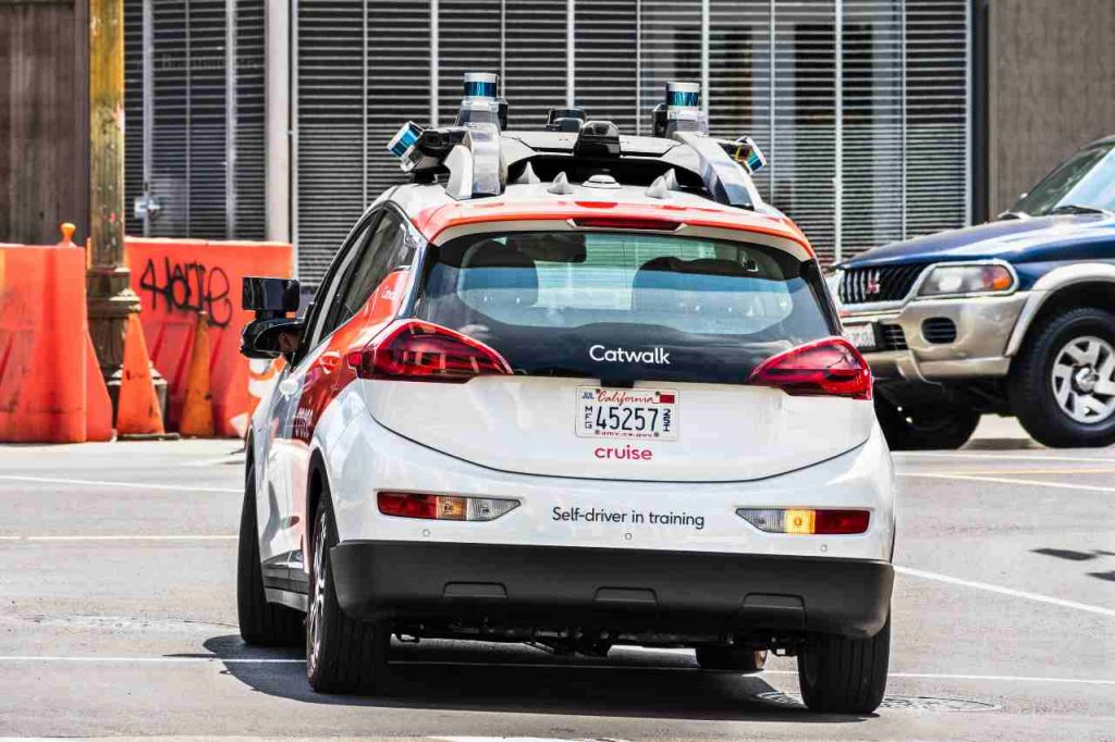 Cruise, via alla sperimentazione del Robotaxi (Adobe Stock)