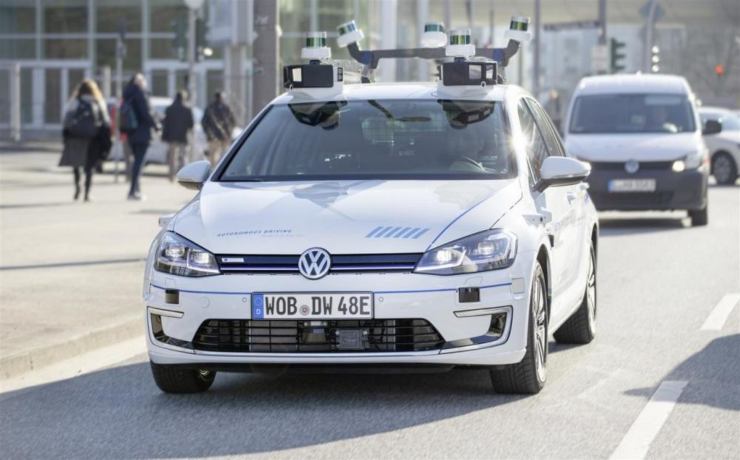 Volkswagen, novità sulla guida autonoma (Foto Automobilismo)