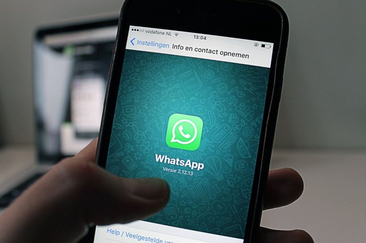 WhatsApp, arrivano i negozi virtuali (Foto Donnaglamour)