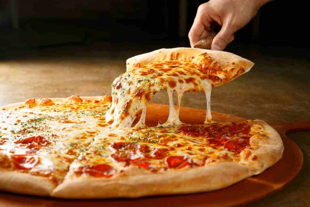 La pizza? Viene fatta dai robot (Adobestock)