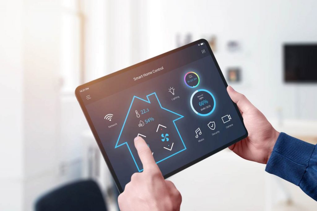 Come avere la casa smart: tutta la tecnologia per connettere l'abitazione (foto Adobestock)