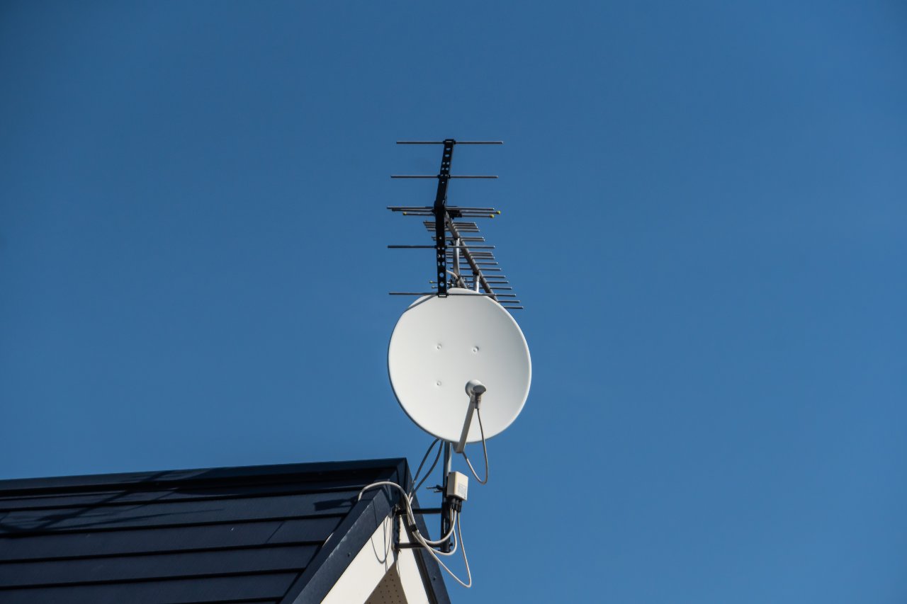 La guida per ottenere il Bonus Tv da 100 euro (foto Adobestock)