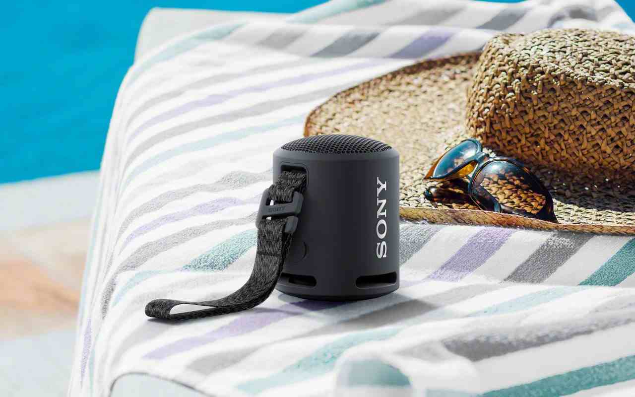 Arriva lo speaker Sony SRS-XB13, perfetto per l'estate (foto Sony)