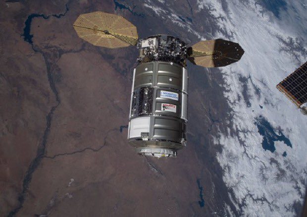 ISS riceve l'approdo del Cygnus