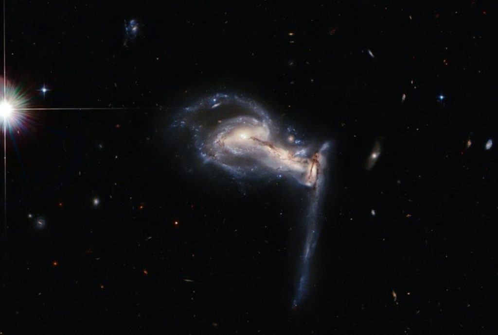 Hubble cattura 3 galassie che si annientano (Foto Inverse.com)