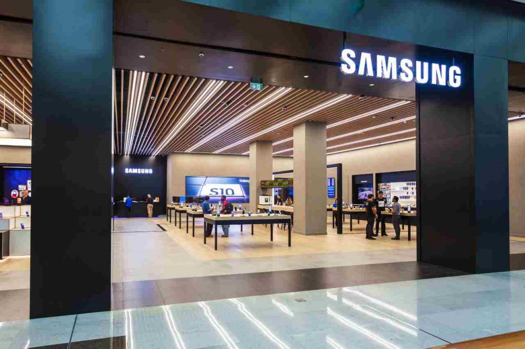 Samsung, competitor con Xiaomi per la vendita di smartphone in Europa (Adobe Stock)