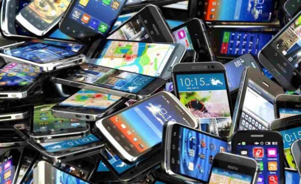 Smaltimento smartphone (Foto Prezzogiusto)