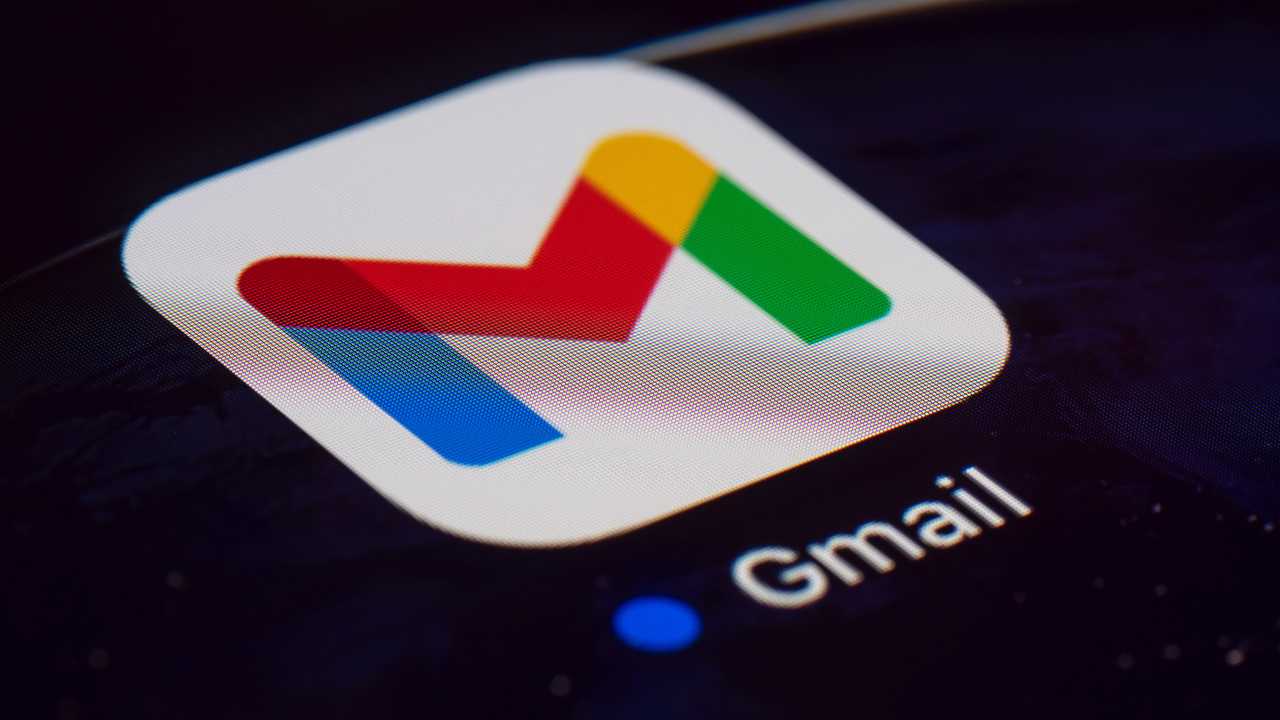 Gmail Smartphone Android 12 Material You (Adobe Stock)