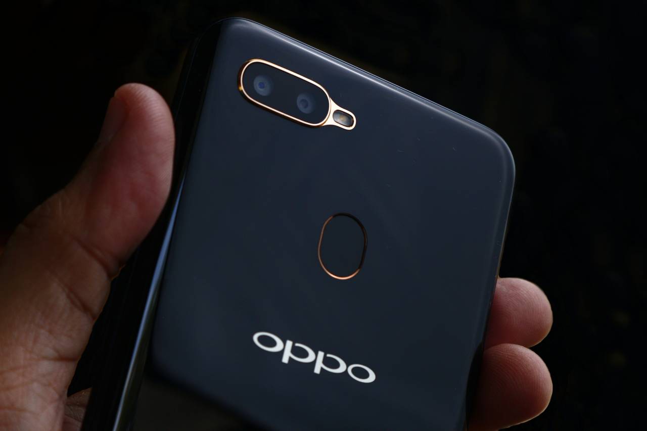 Smartphone OPPO (Adobe Stock)