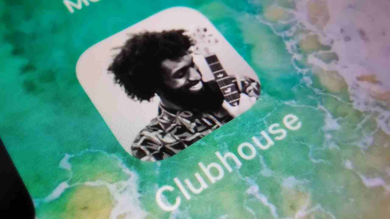 Dati Cliubhouse e Facebook in vendita (Foto Fanpage)