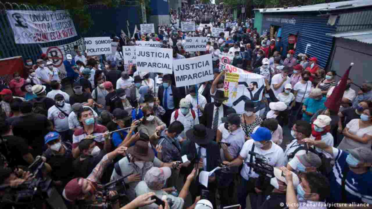 Proteste a El Salvador (Foto Dw.com)