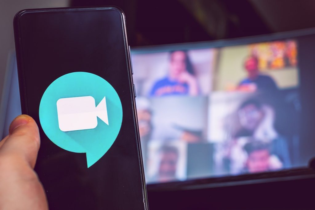 Google Meet, l'app che ha superato zoom nelle videocall (Adobe Stock)