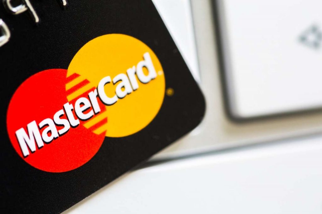 Mastercard, organizzazione di proprietà di oltre 25.000 istituti finanziari che emettono le loro carte (Adobe Stock)