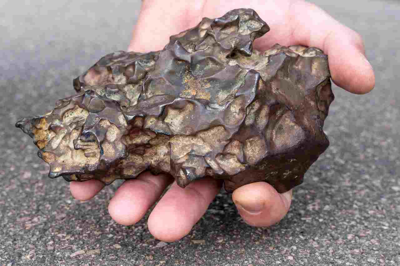 Frammento di meteorite ferroso (Adobe Stock)
