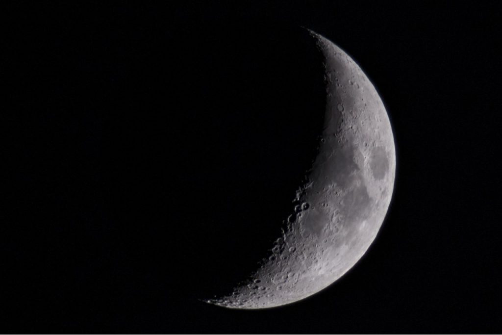 La Luna si allontana dalla Terra (AdobeStock)