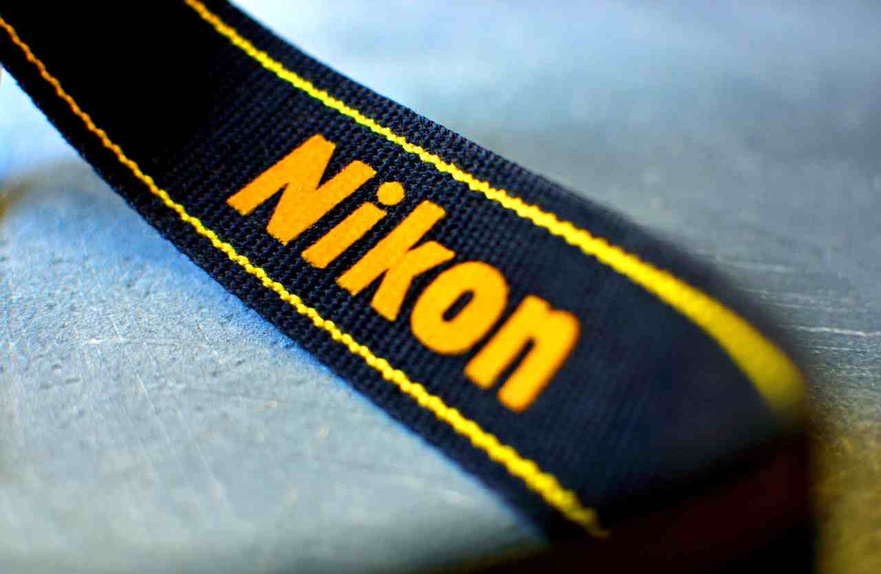Nikon, il logo (Adobe Stock)