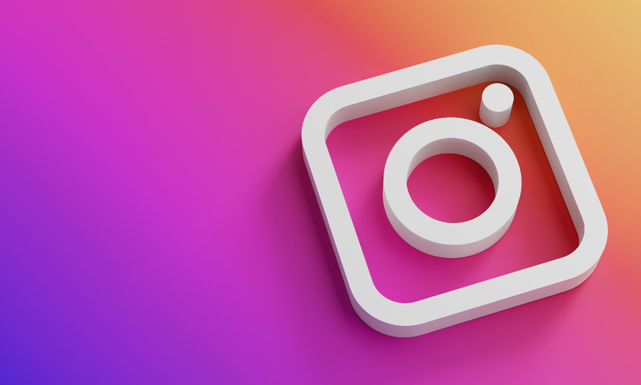 Il 6% del bambini sarebbe dipendente da Instagram (Adobe Stock)