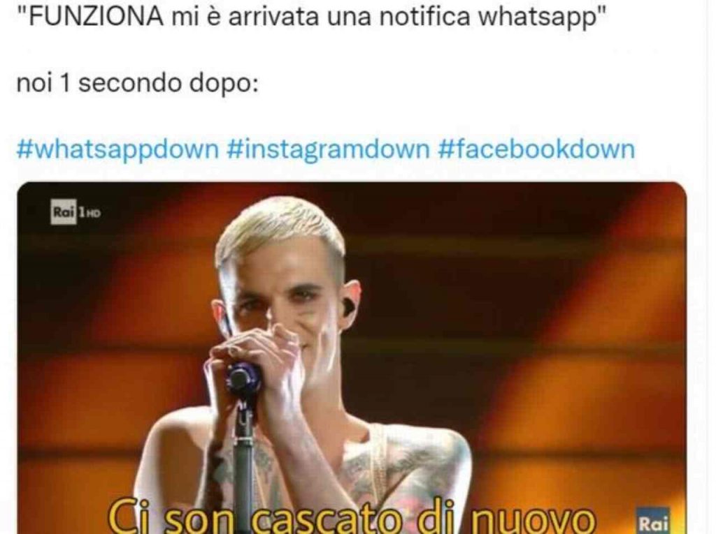 WhatsApp down: alcuni meme