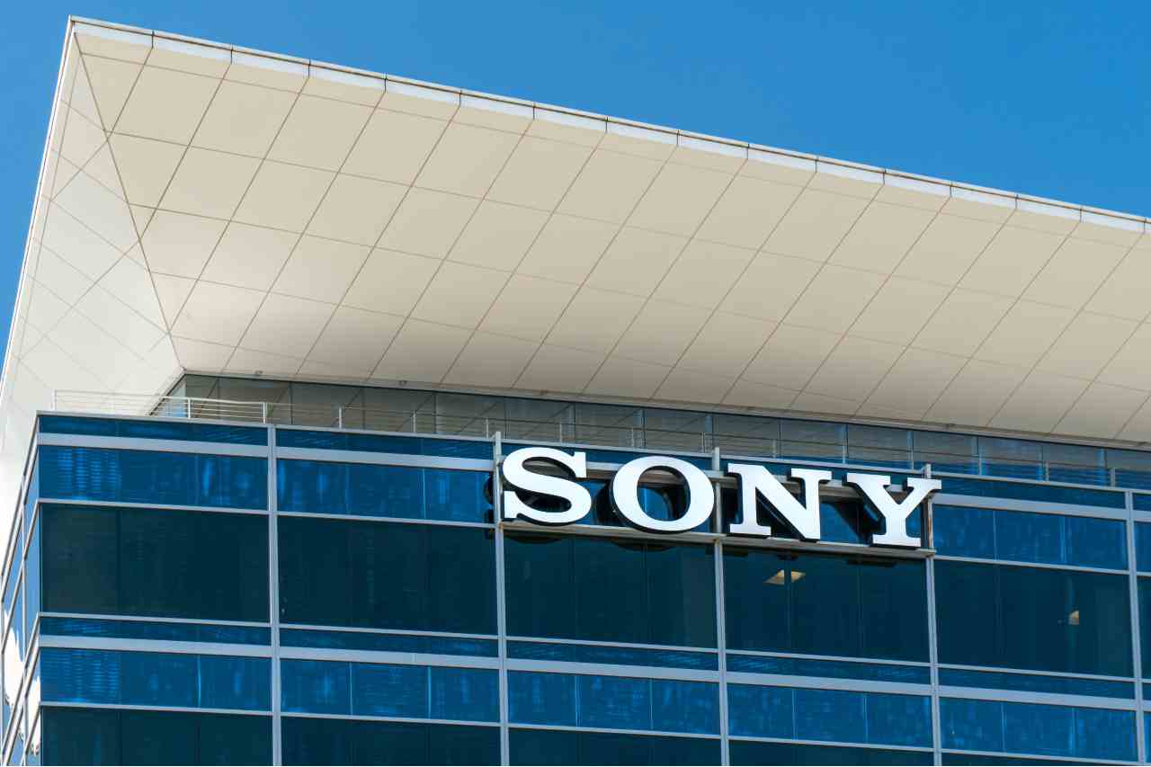 Sony lancia un altoparlante wireless con archetto da collo (Adobe Stock)