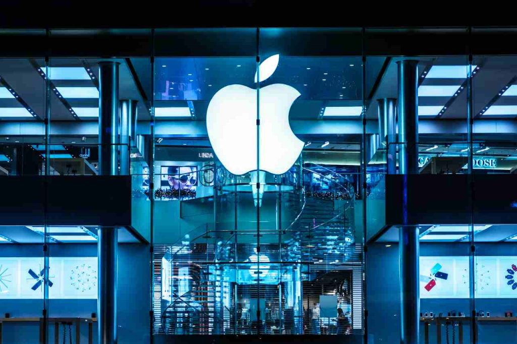 Cook nel suo portafoglio ha le criptovalute. Apple non nell'immediato (Adobe Stock)