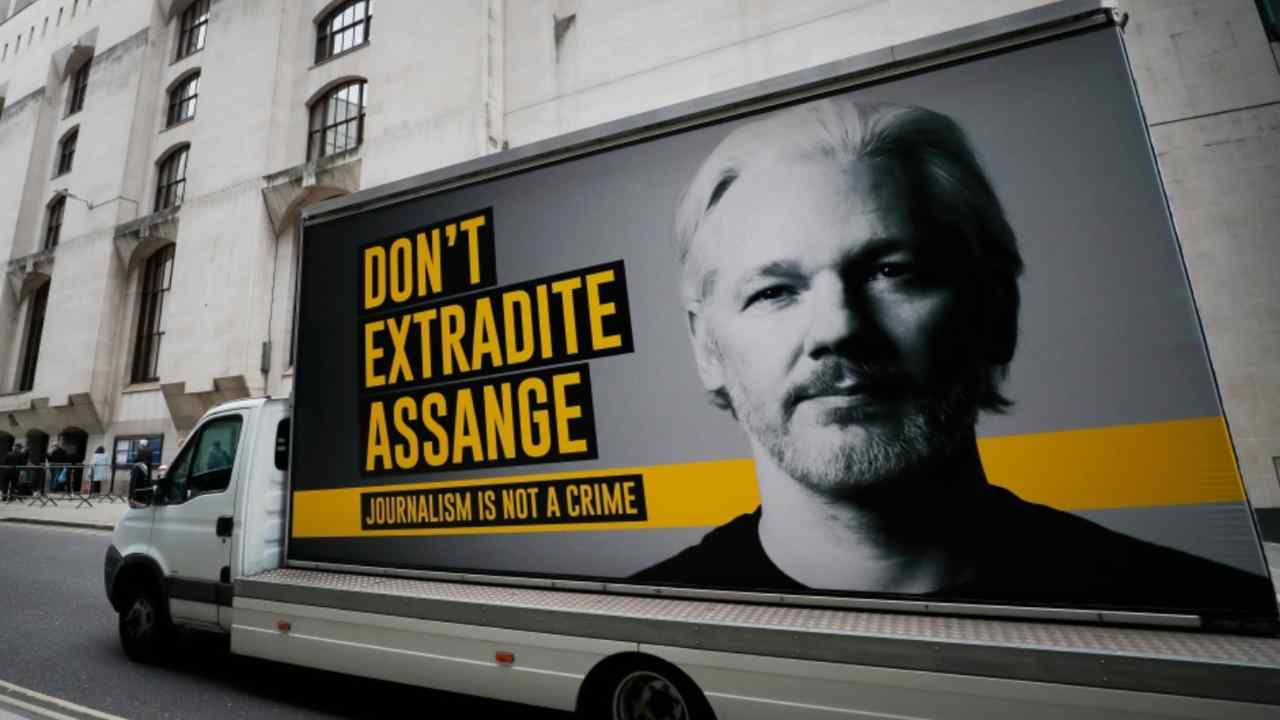 Messaggio contro l'estradizione di Assange