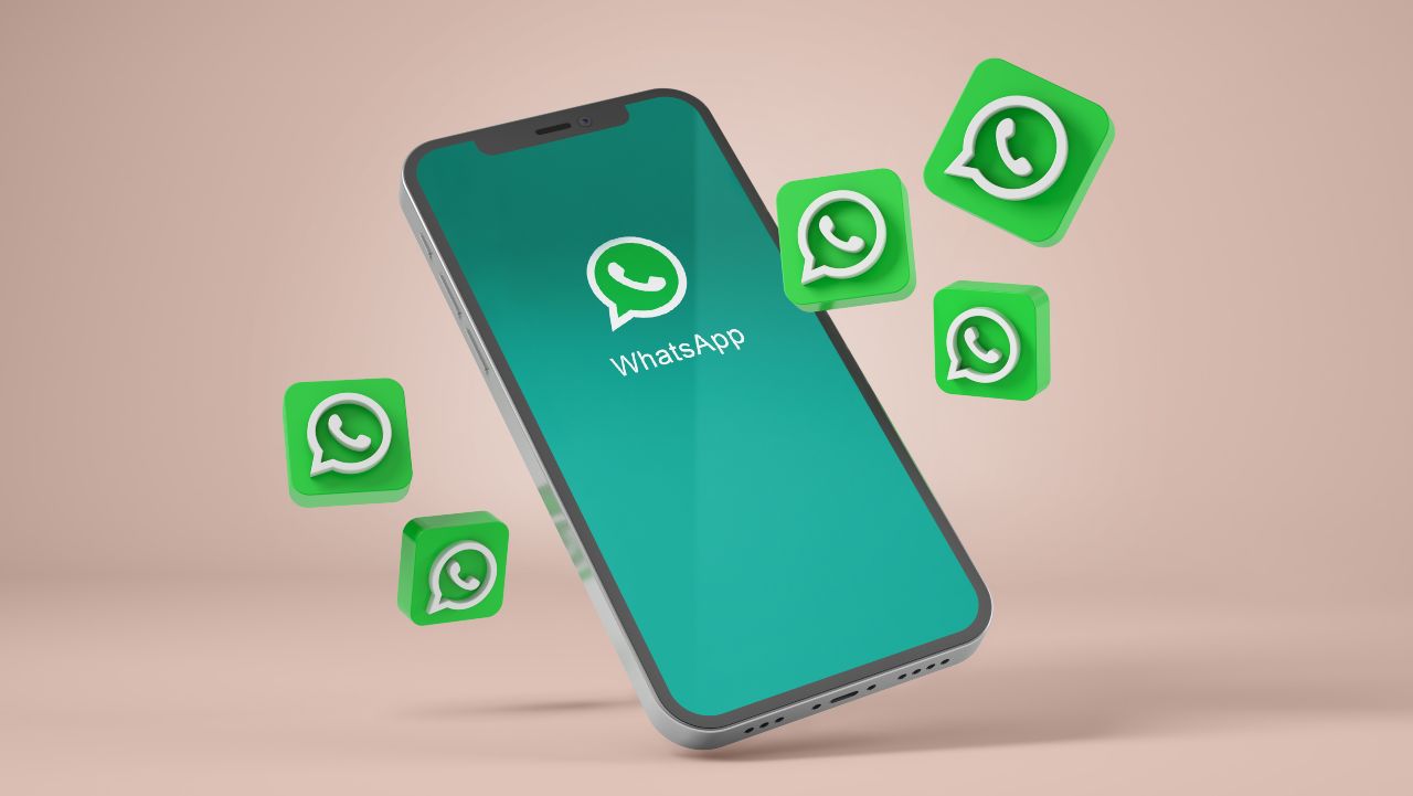 WhatsApp ha un trucco per scrivere a molte persone assieme senza creare un gruppo: già lo conosci?