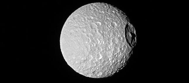 Mimas, la luna che ricorda la Morte Nera di Star Wars - 24012022 www.computermagazine.it