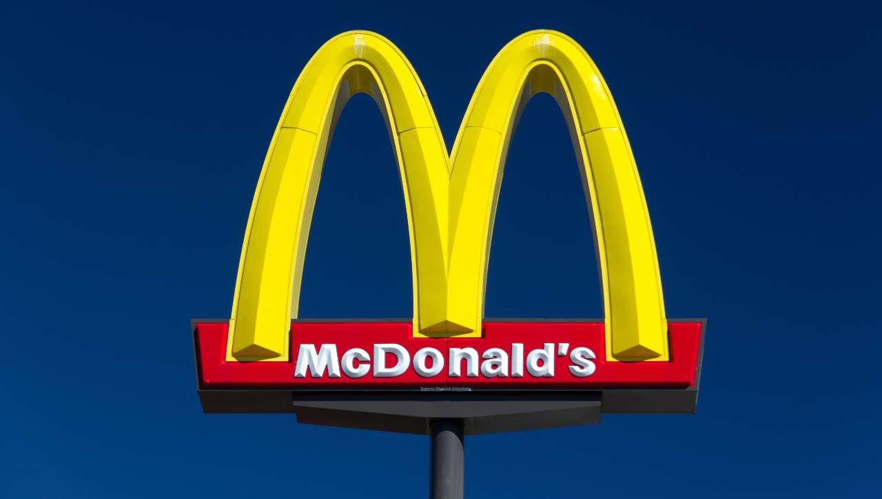 McDonald accetterà i Dogecoin per i suoi gustosi panini? La proposta parte proprio da Musk