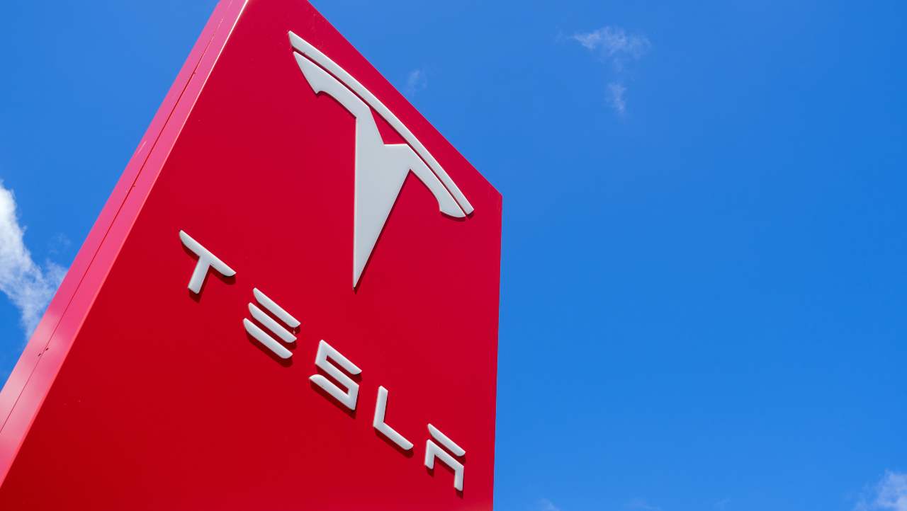 Tesla raggiungerà la guida autonoma di livello 4 entro il 2022 secondo Musk, ma cosa comporta?