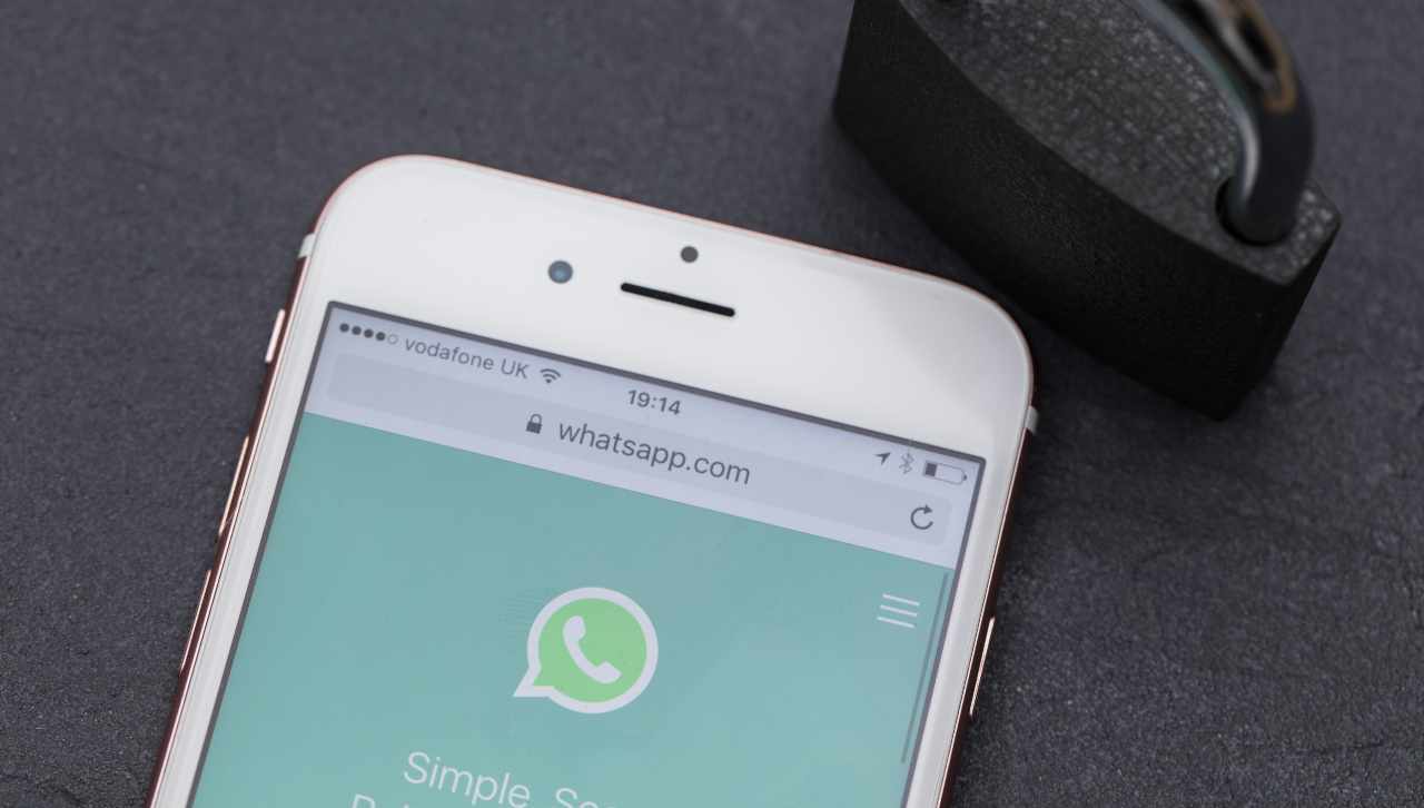 WhatsApp ti permette di usare un codice segreto per scriverti messaggi da solo e in totale privacy