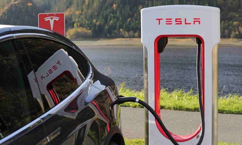 Tesla Frenate Fantasma Difetto ComputerMagazine.it 21 Febbraio 2022