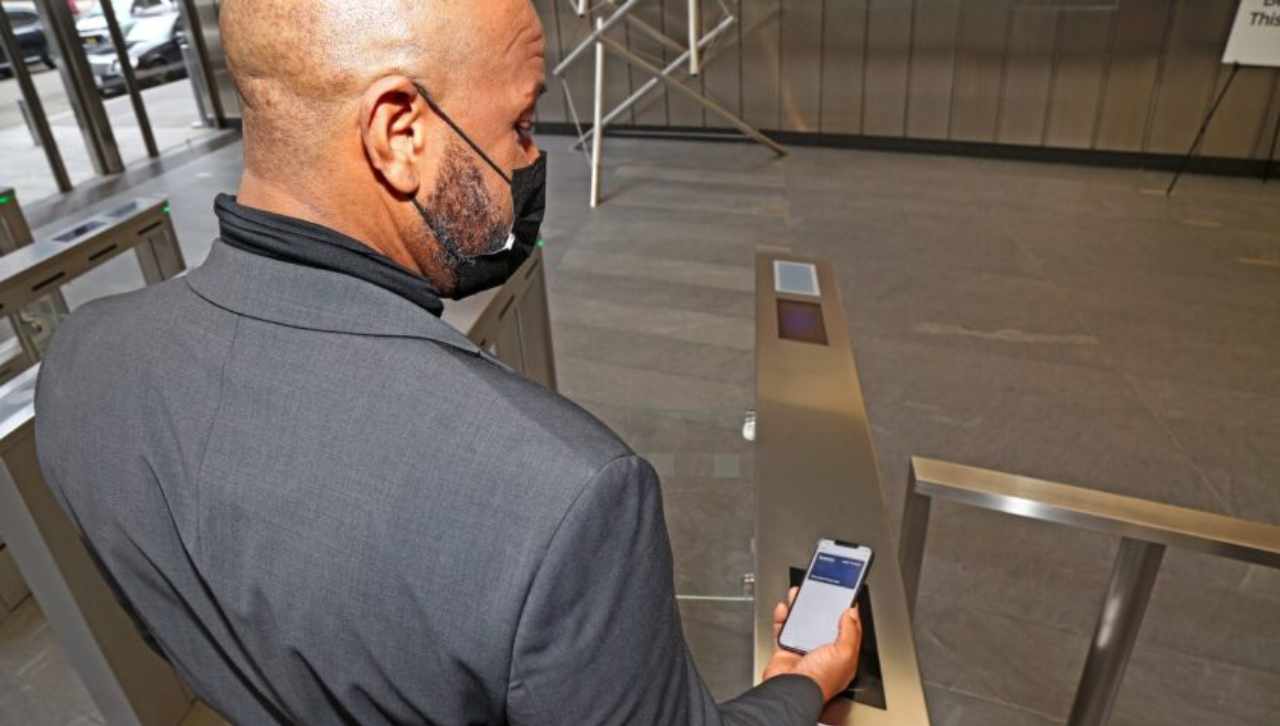 Nel World Trade Center 7 si entrerà senza chiavi o badge: basterà Apple Wallet su iPhone e Watch