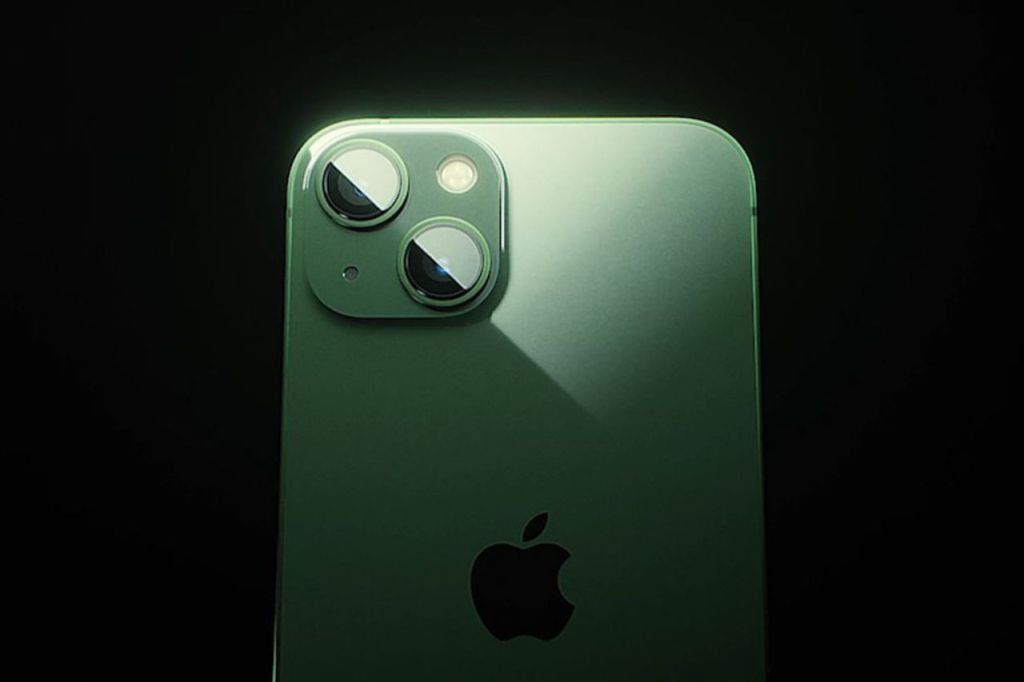 iPhone 13 Alpine Green - 250322 www.computermagazine.it