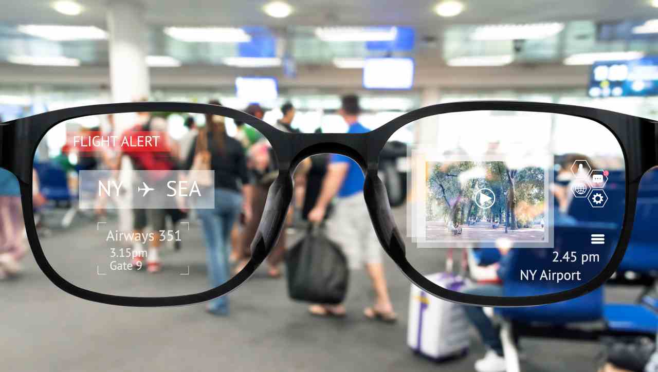 Lo smart glasses economico e di grande stile: tutto in un solo gadget alla moda